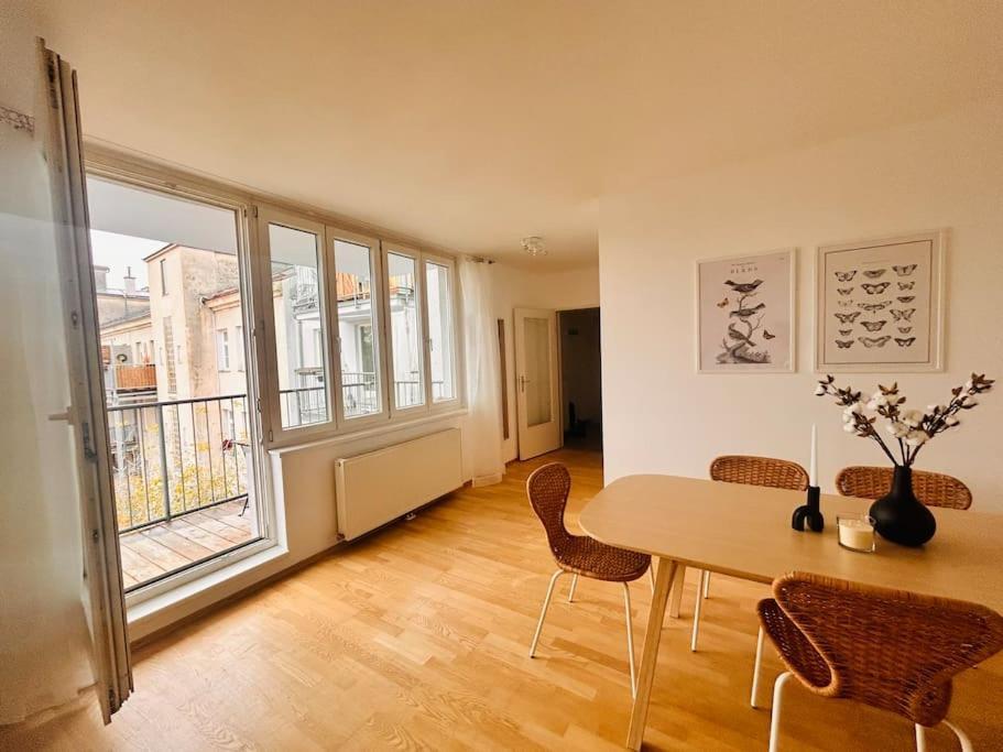 Apartment Beautiful With Balcony Wien