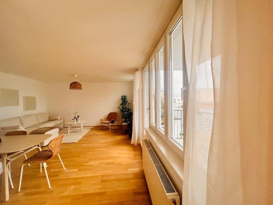 Beautiful With Balcony Apartment