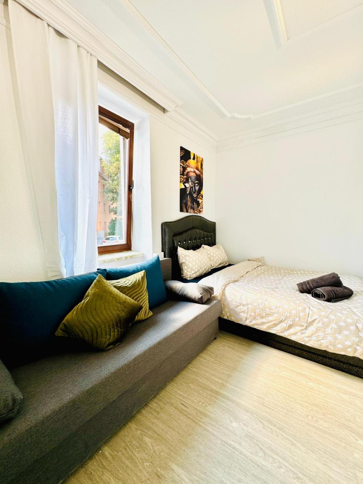 Comfy 4br Apt, 12-min To Fac Platz Apartment *