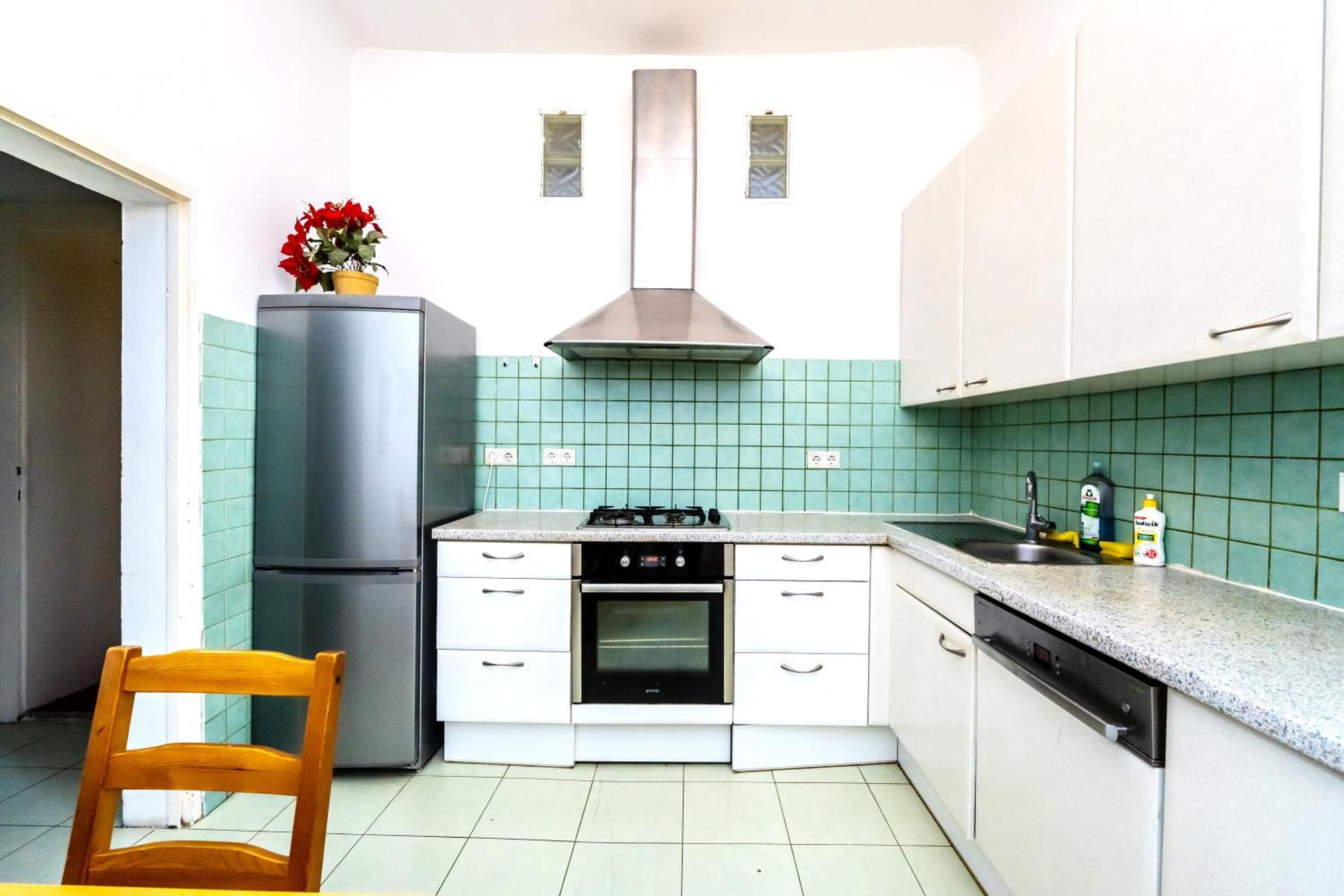 Aparthotel Family - 7 Minutes To Schoenbrunn Palace Vienna