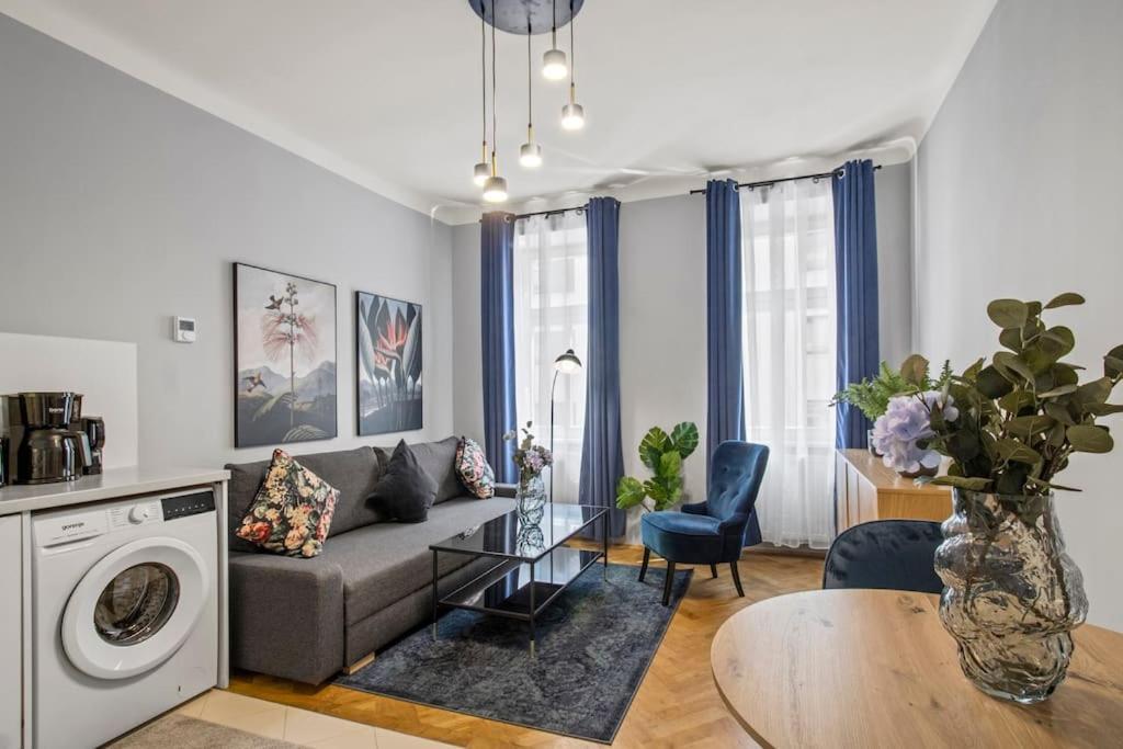 Shopping Street I 2 Minutes To Mainstation Apartamento *