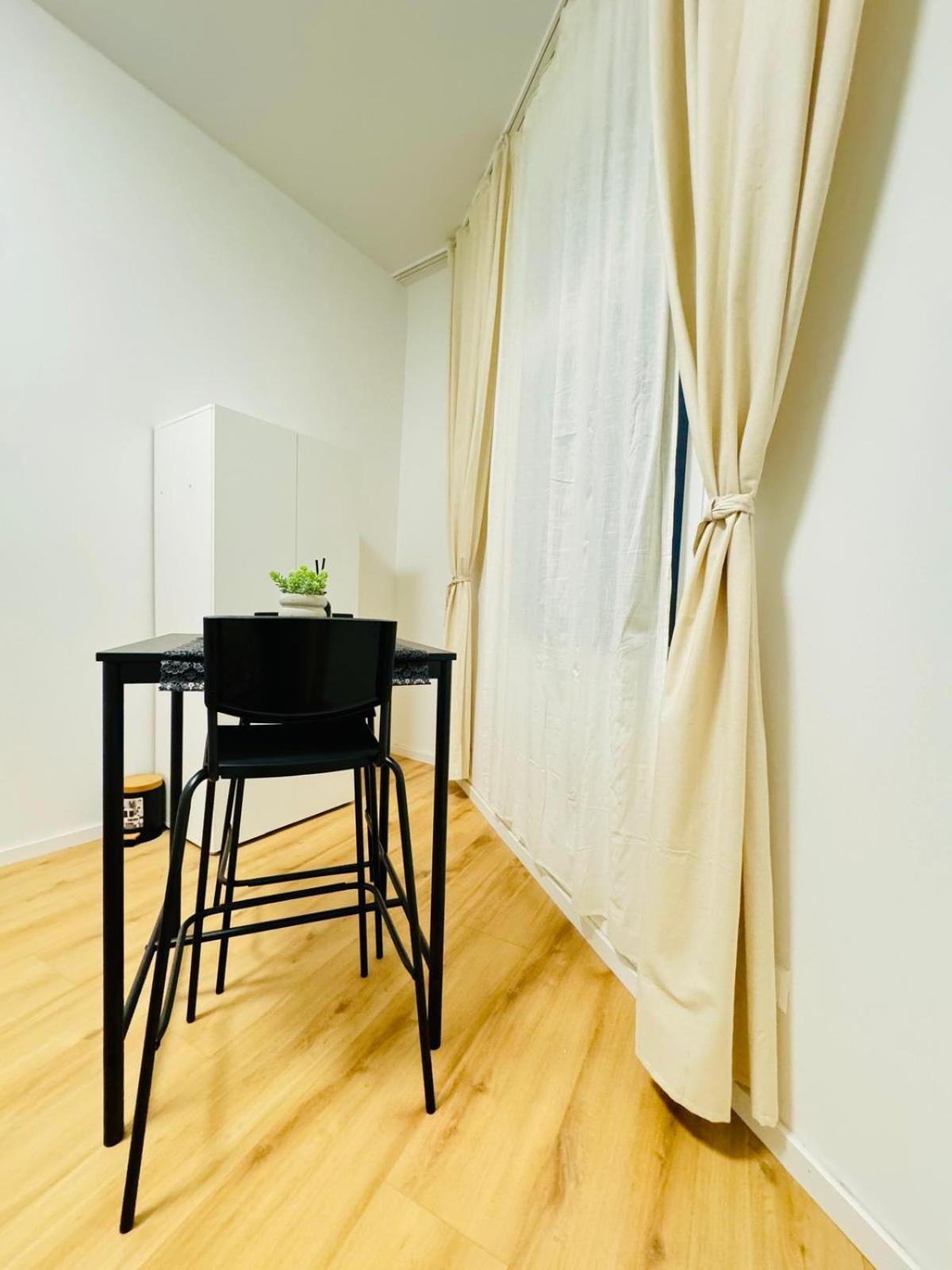 4br Shared With View Only 7- Min To Westbahnhof Wien