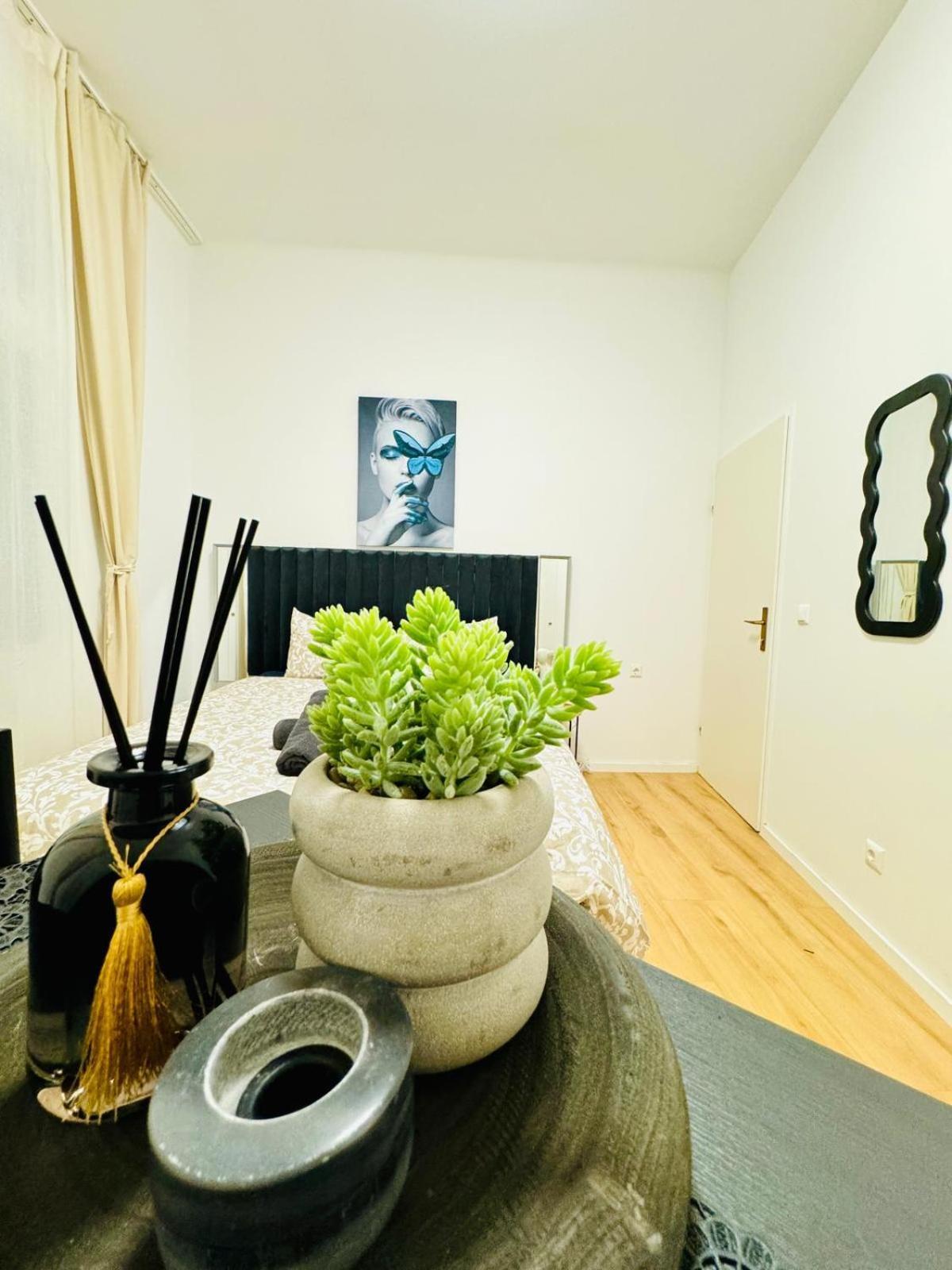 Apartment 4br Shared With View Only 7- Min To Westbahnhof *