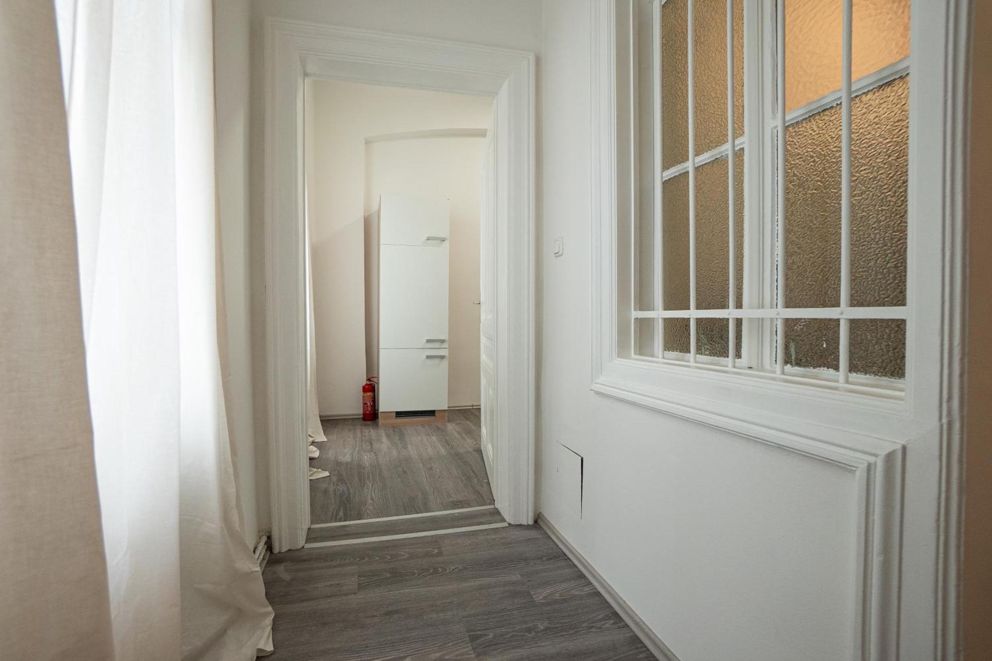 Cozy 1-br With A King Bed In A Calm Area Vienna
