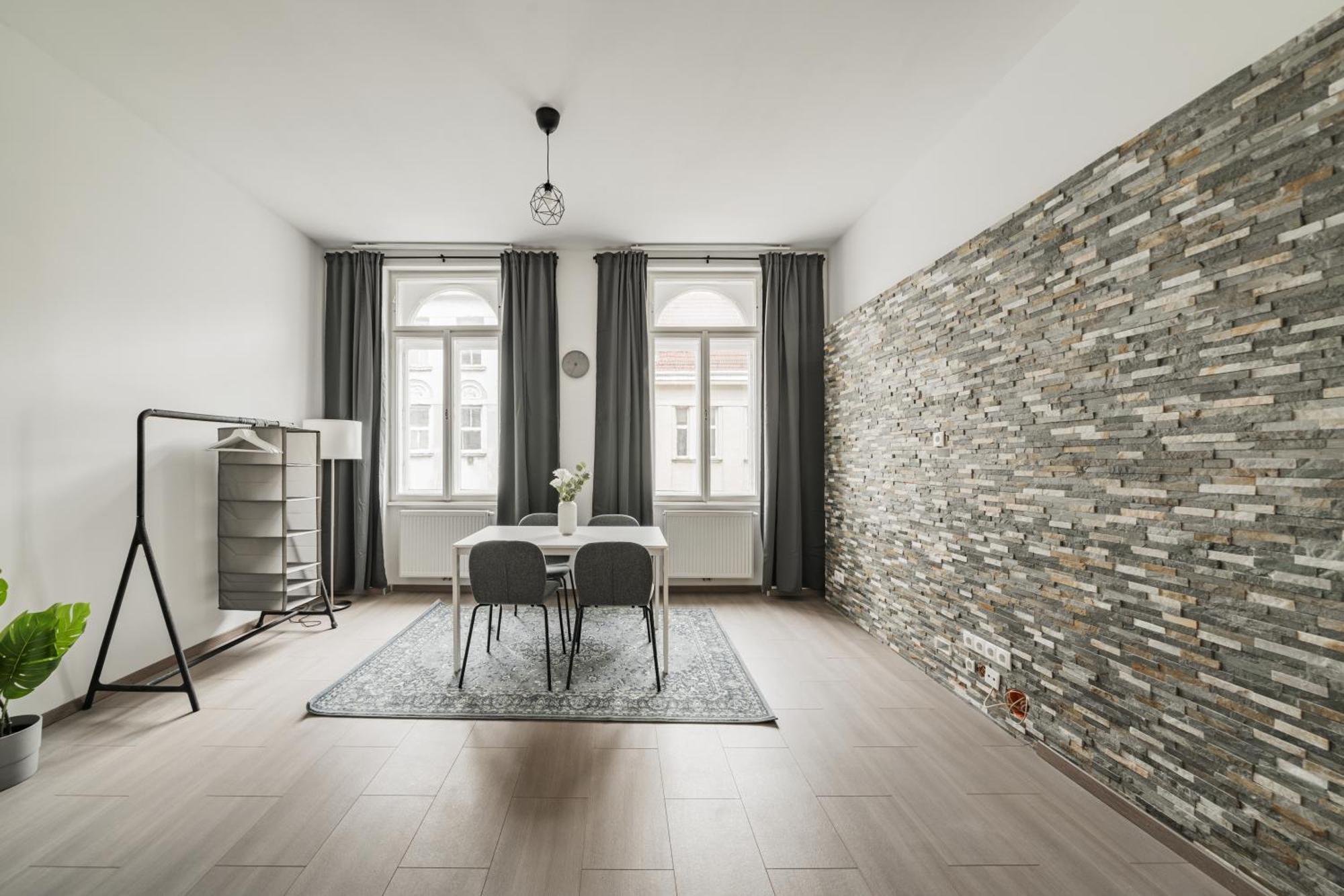 Perfect In Apartment *