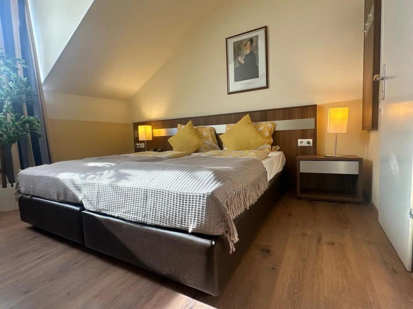 Apartment Paid Parking I Calm Location I 10 Minutes To S-bahn *