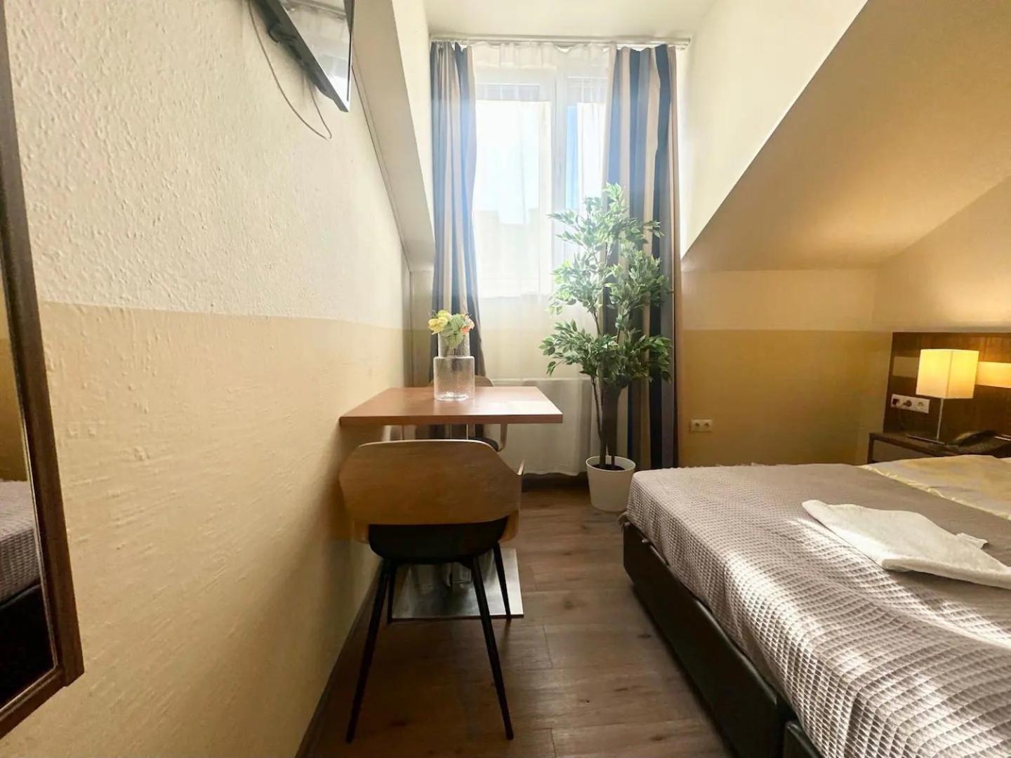 Apartment Paid Parking I Calm Location I 10 Minutes To S-bahn Vienna