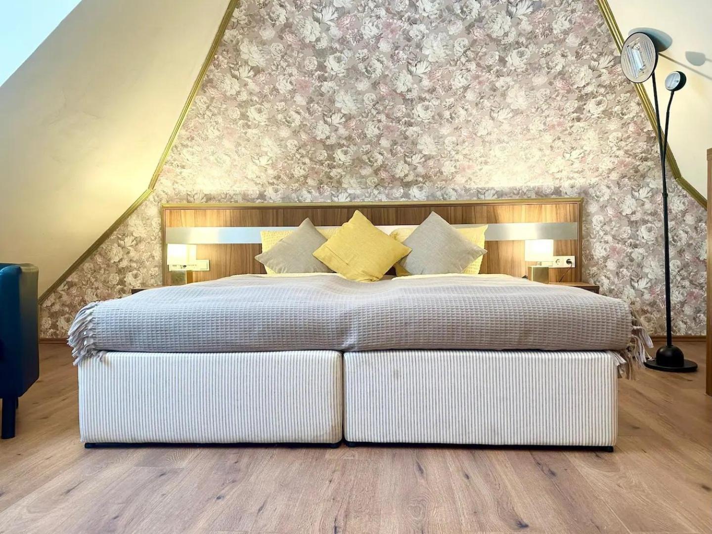 Apartment Paid Parking I Calm Location I 10 Minutes To S-bahn *