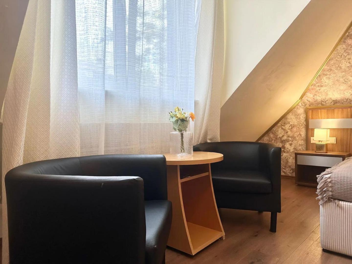 Paid Parking I Calm Location I 10 Minutes To S-bahn Apartment *