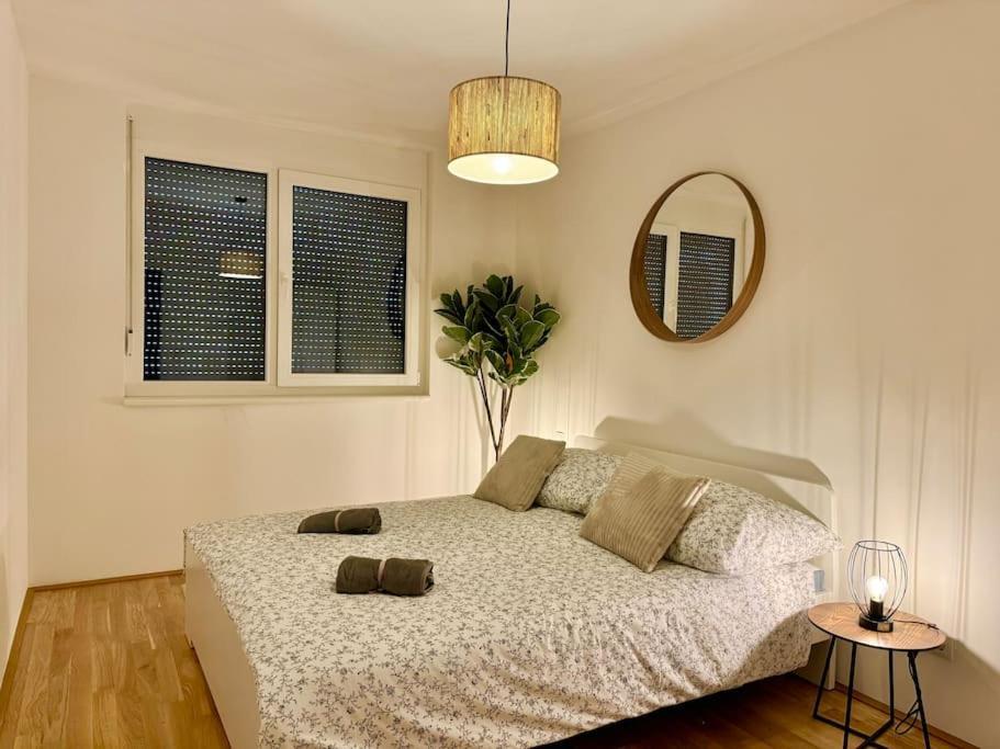 Modern Danube With Balcony & Free Parking Vienna