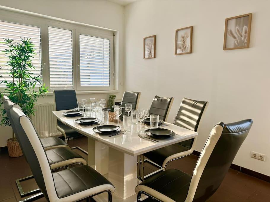 Apartment 130 M2 4 Bedroom With Balcony & Free Parking *