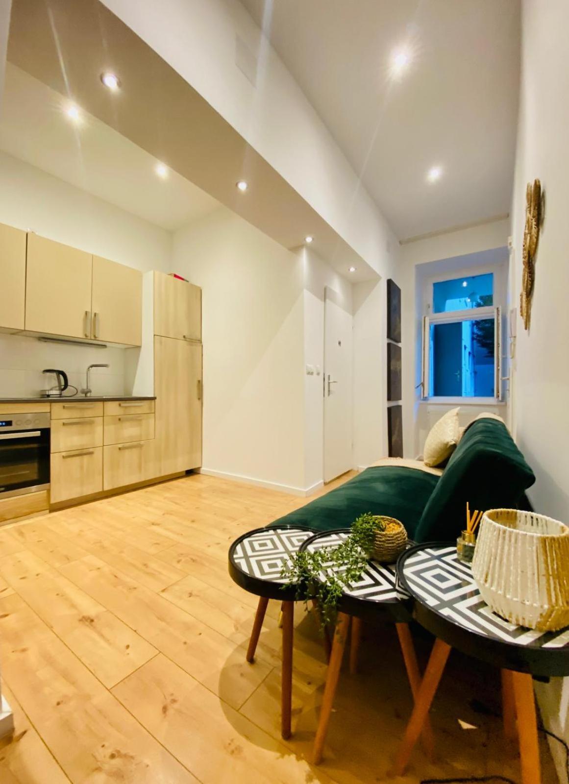 Ottakring Gem Shared 4-br Retreat Breathtaking Views Apartment Vienna