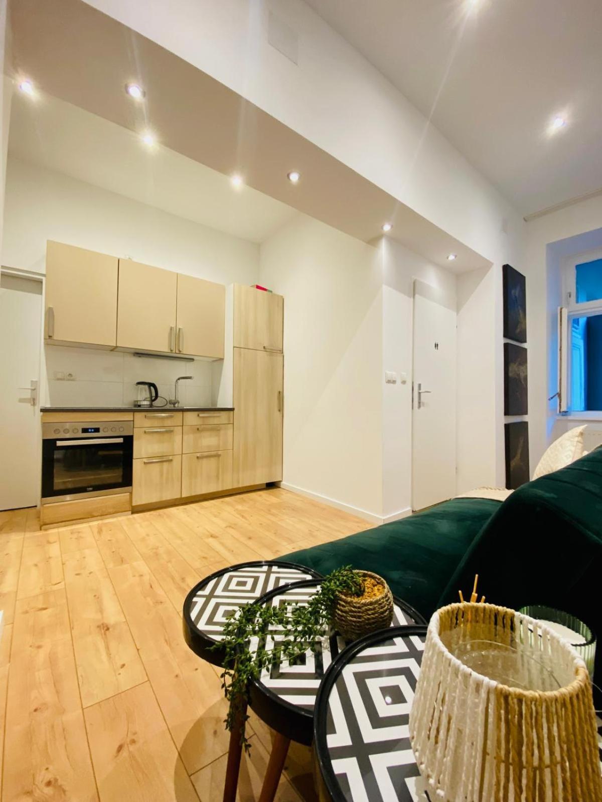 Ottakring Gem Shared 4-br Retreat Breathtaking Views Apartment Vienna