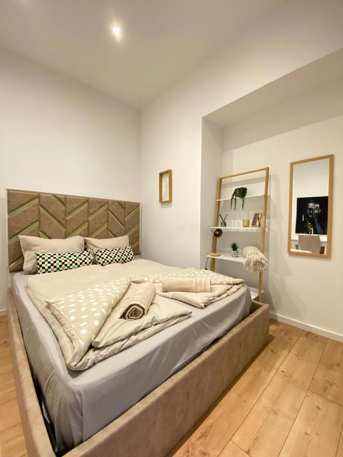 Ottakring Gem Shared 4-br Retreat Breathtaking Views Apartment *