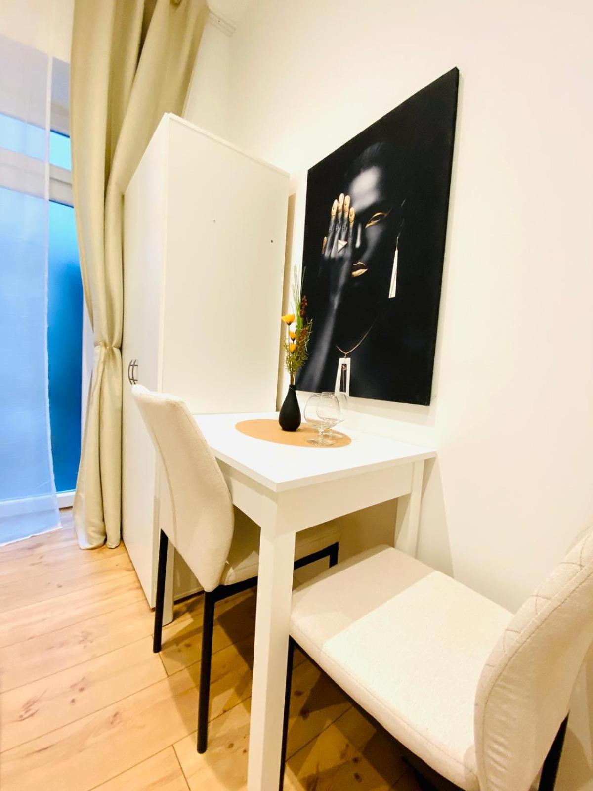 Ottakring Gem Shared 4-br Retreat Breathtaking Views Apartment