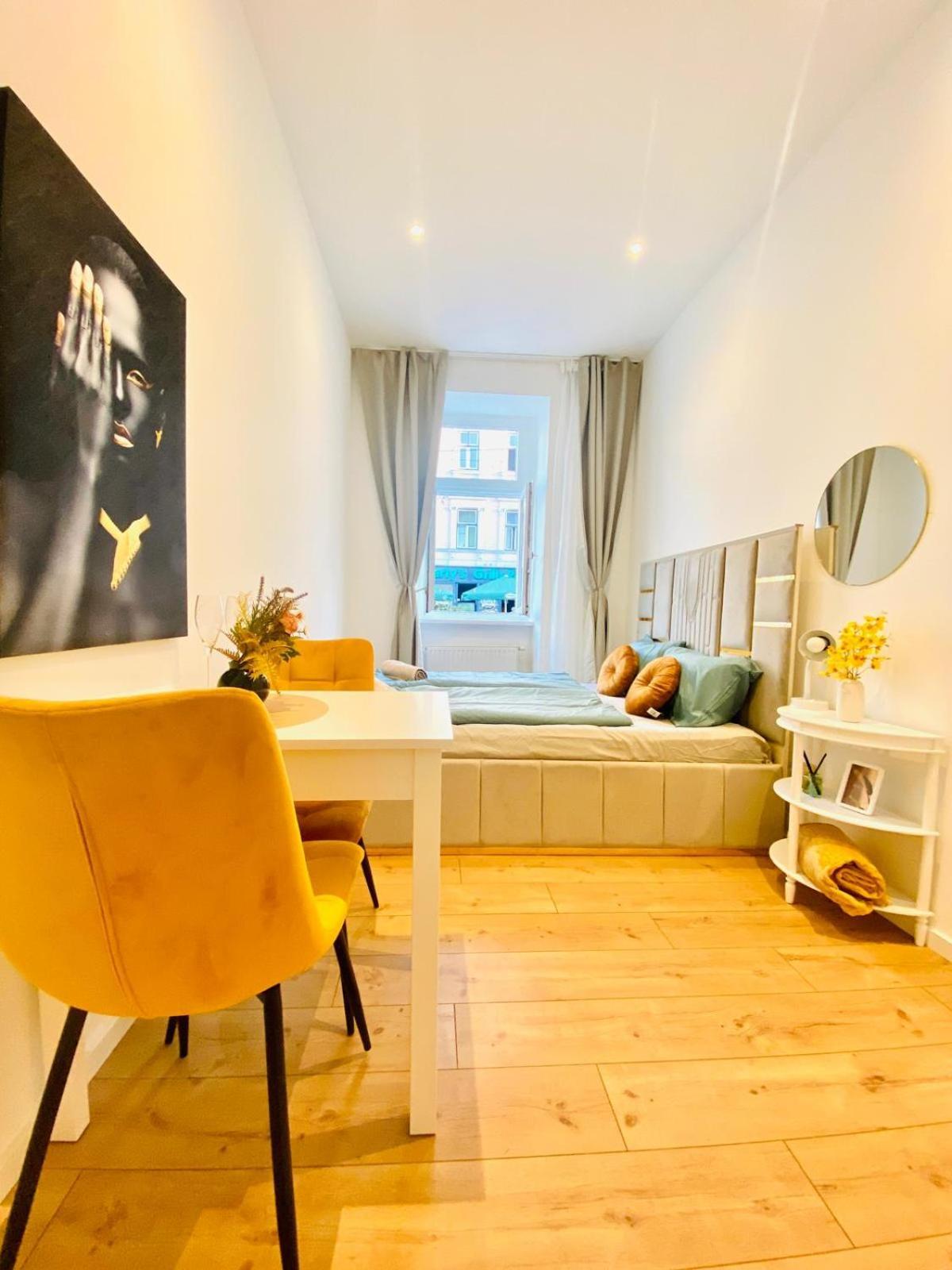 Apartment Ottakring Gem Shared 4-br Retreat Breathtaking Views Vienna