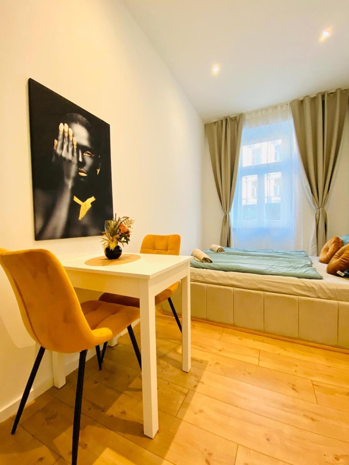 Ottakring Gem Shared 4-br Retreat Breathtaking Views Vienna