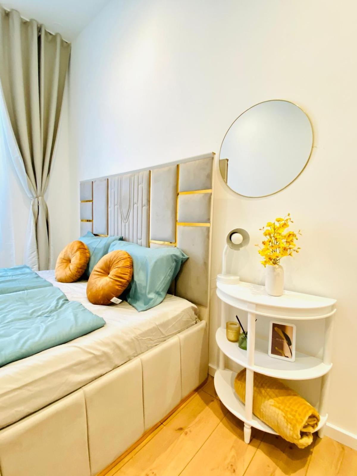 Ottakring Gem Shared 4-br Retreat Breathtaking Views Apartment Vienna
