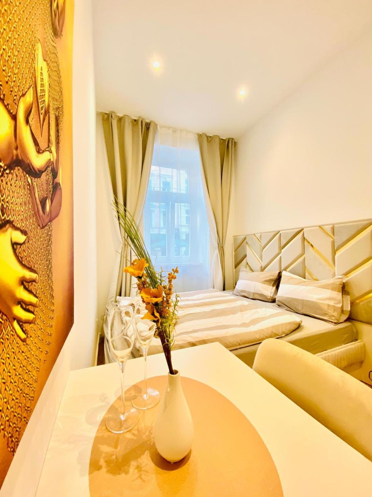 Ottakring Gem Shared 4-br Retreat Breathtaking Views Apartment *