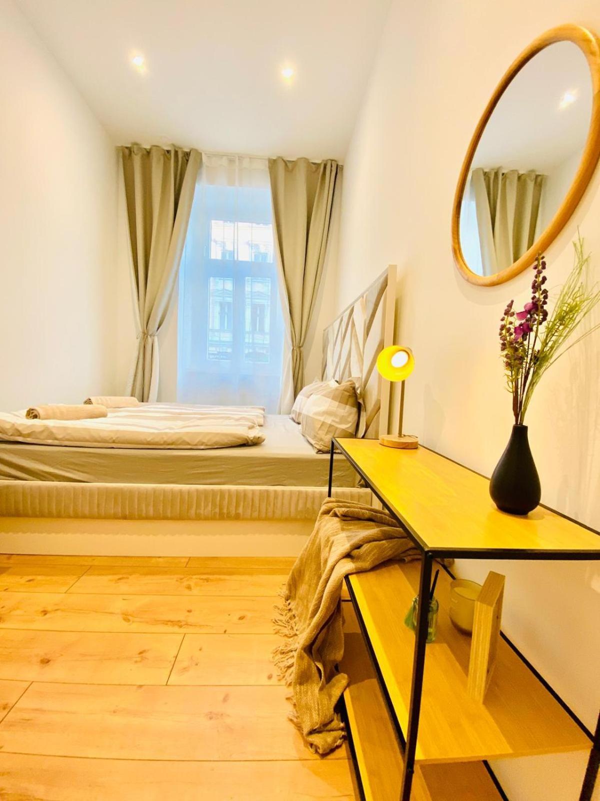 Ottakring Gem Shared 4-br Retreat Breathtaking Views *