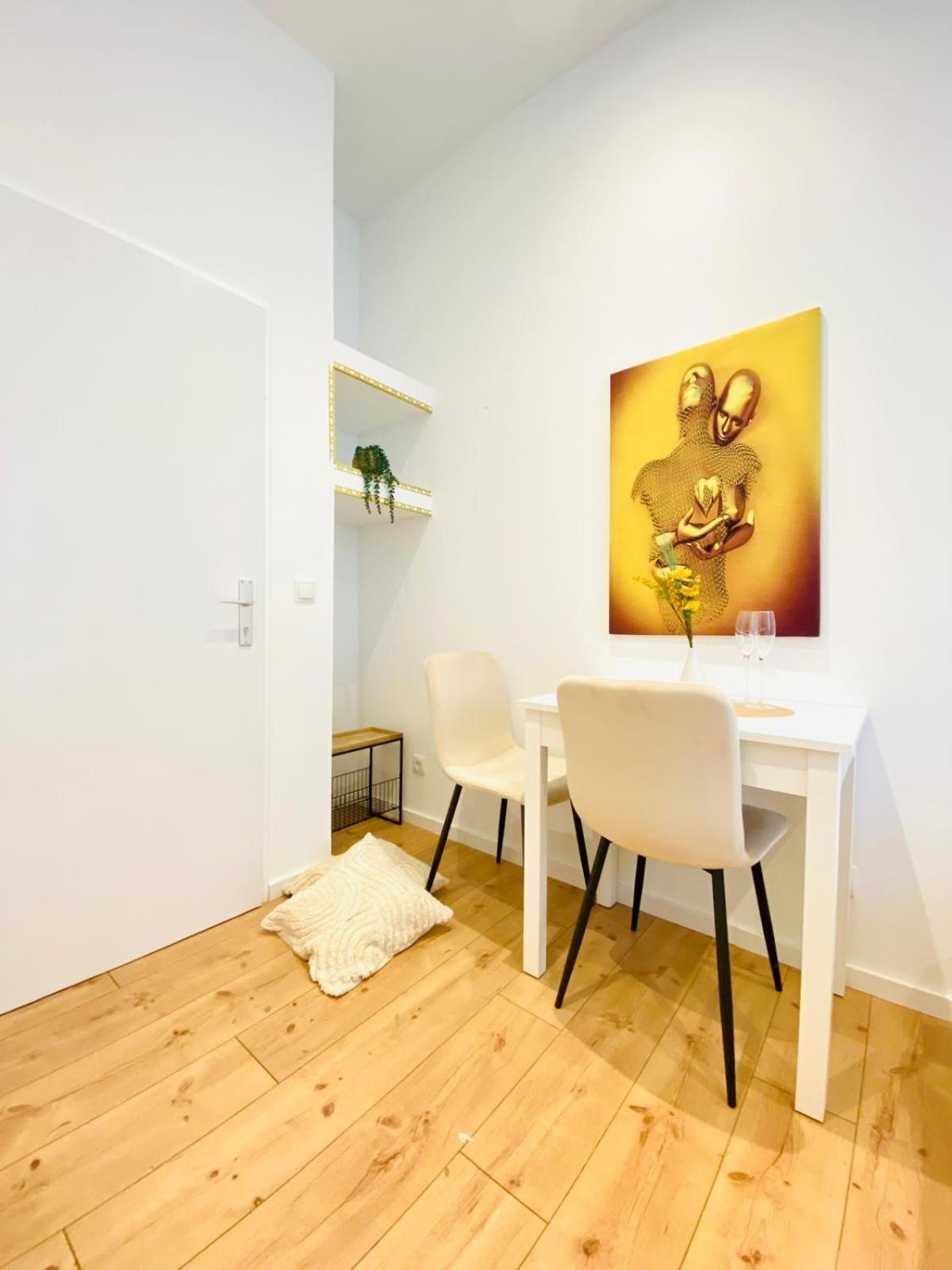 Ottakring Gem Shared 4-br Retreat Breathtaking Views Apartment