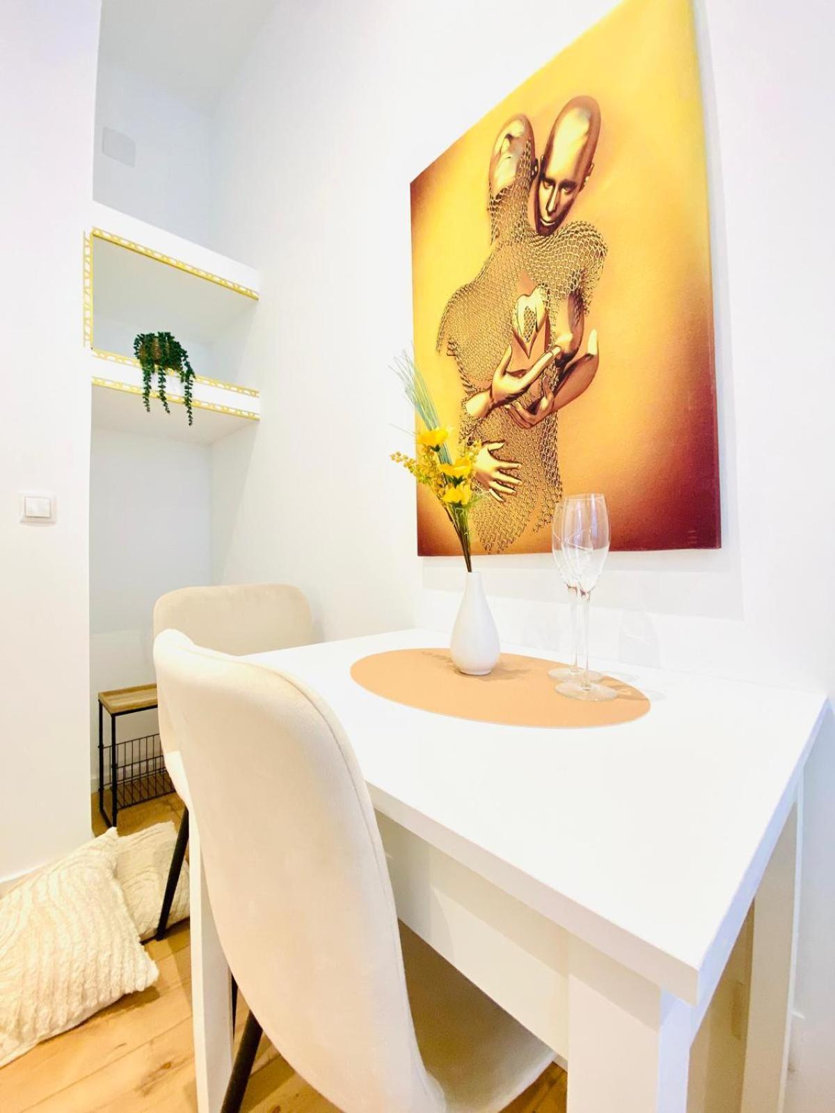 Ottakring Gem Shared 4-br Retreat Breathtaking Views Apartment Vienna