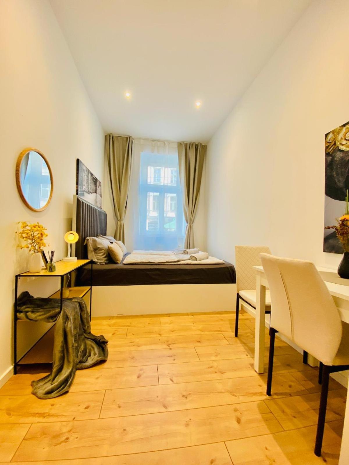 Ottakring Gem Shared 4-br Retreat Breathtaking Views Apartment *