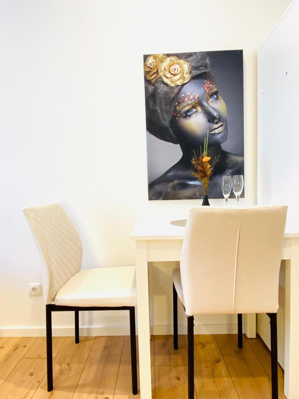 Ottakring Gem Shared 4-br Retreat Breathtaking Views Apartment *