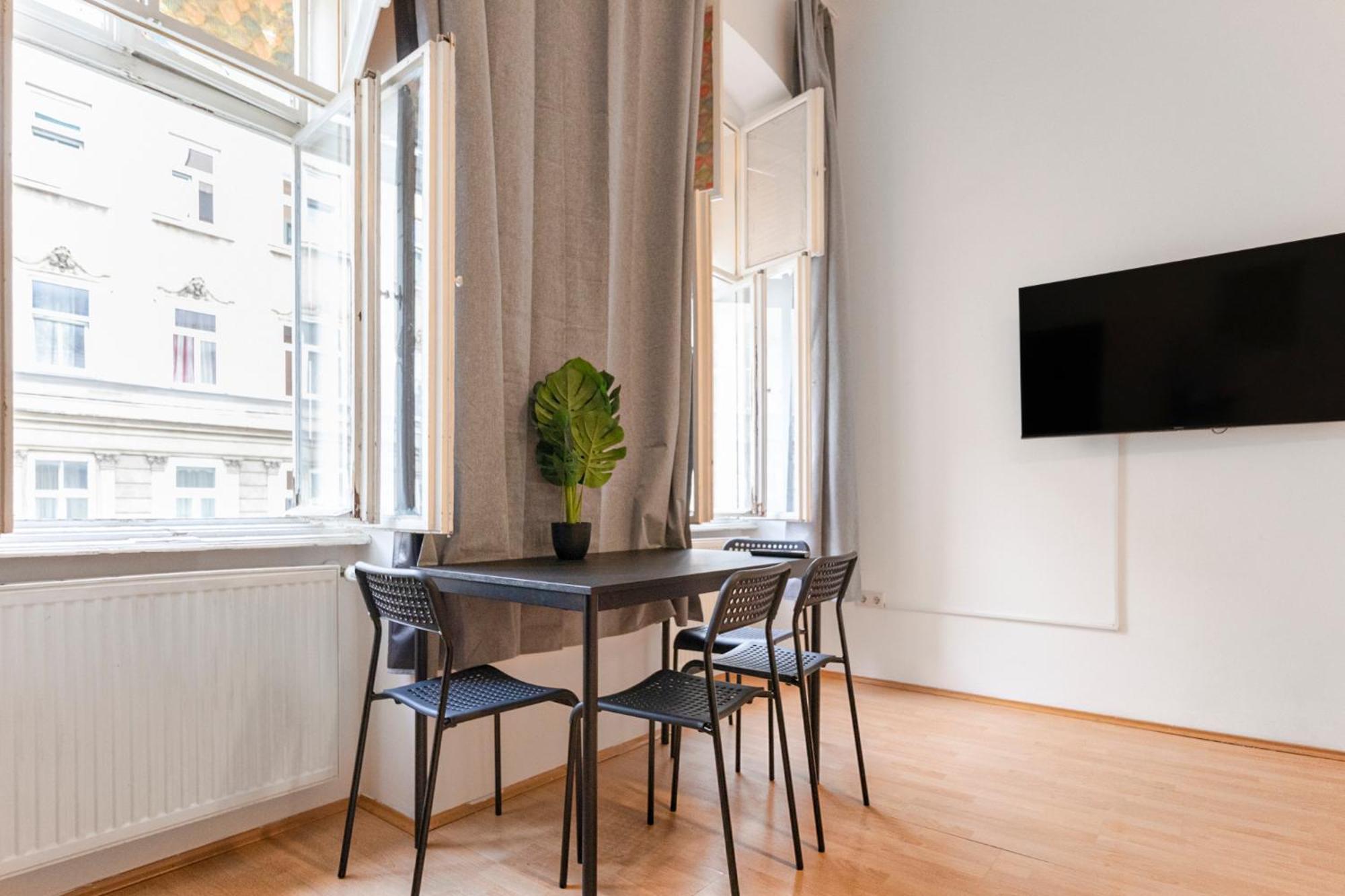 Apartment Amazing 2br Shared Only 7 Min To Wiener Stadthalle