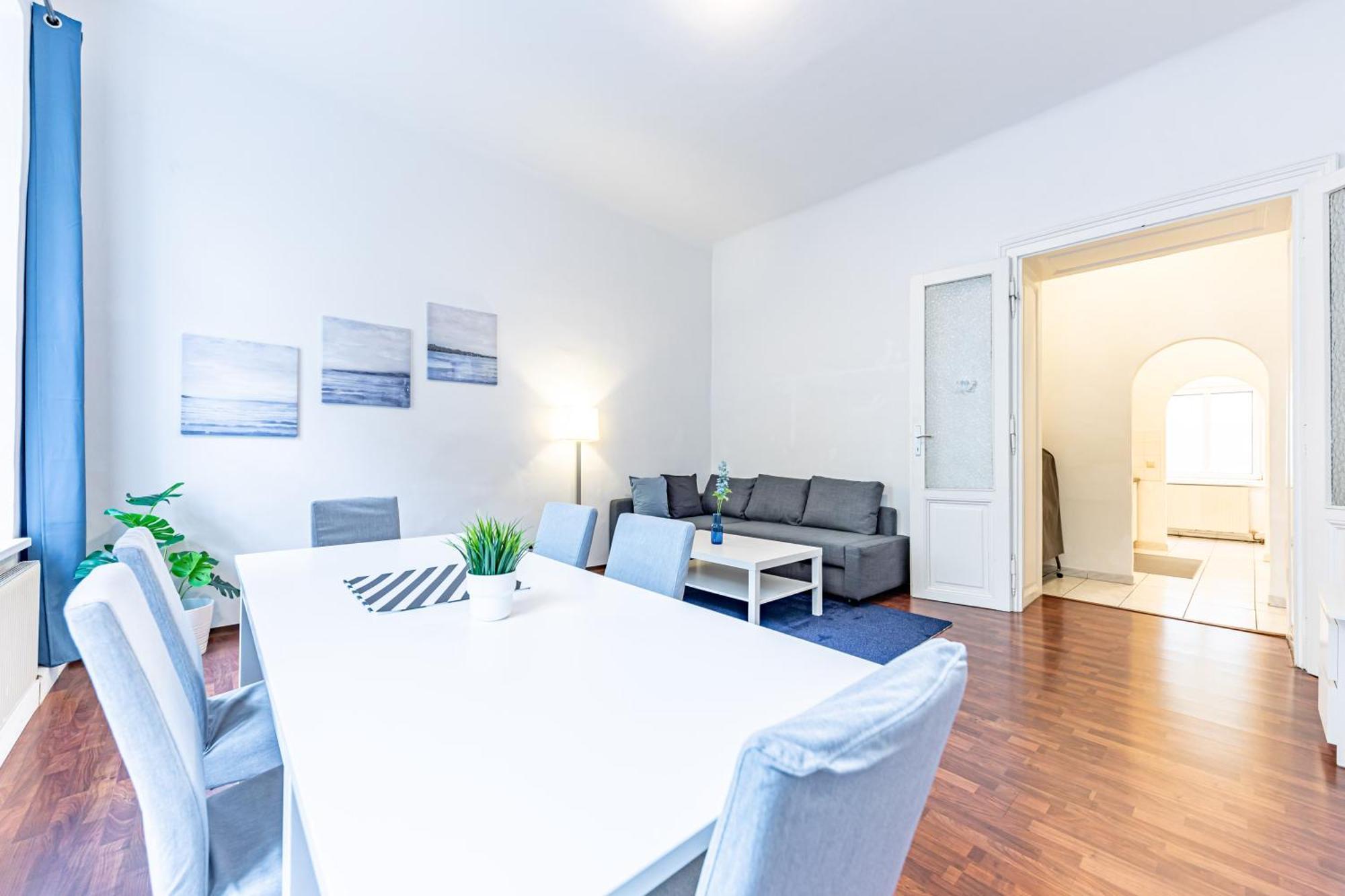 Modern By Jr Vienna
