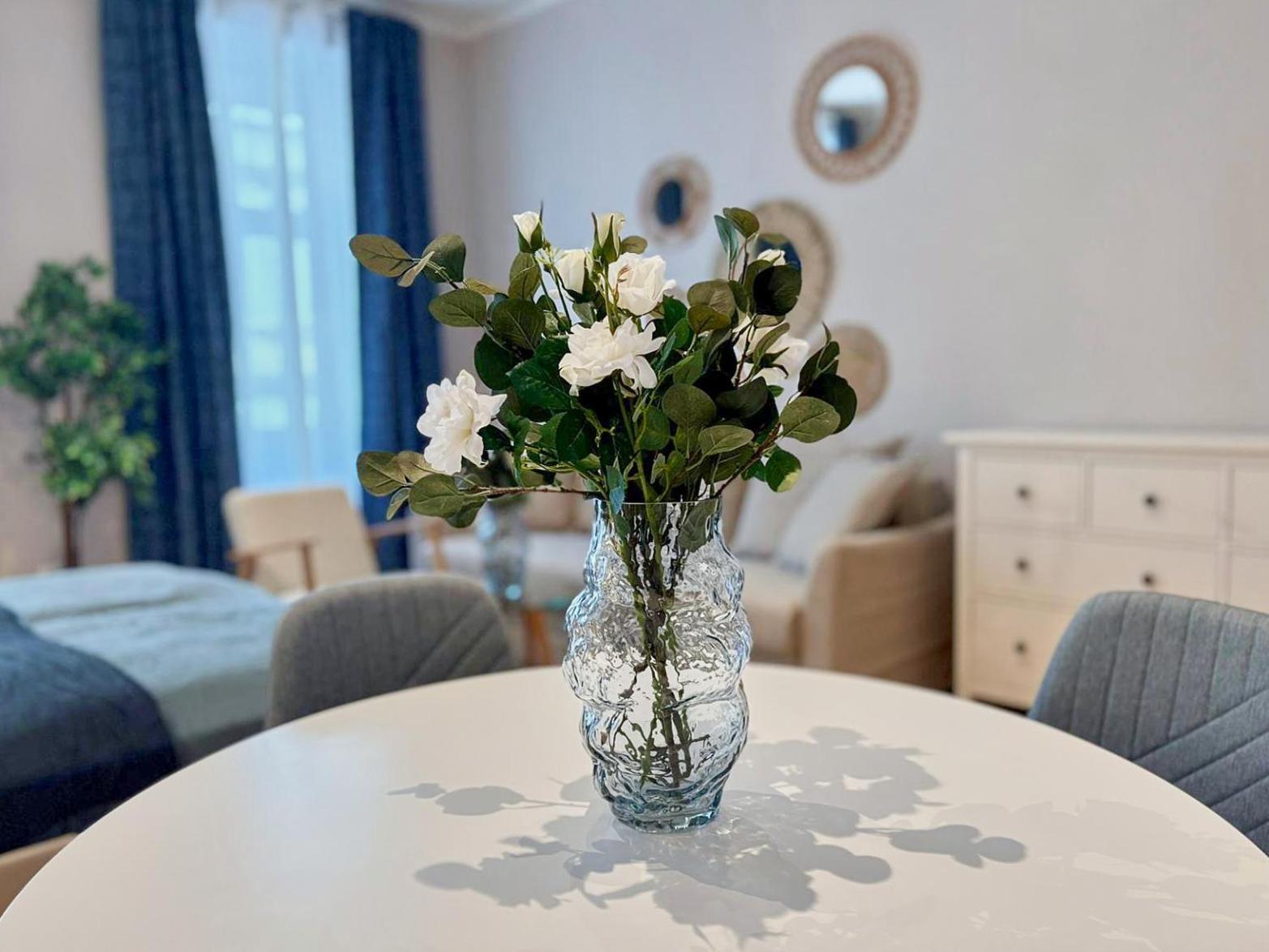 Apartment Spacious And Near Metro I Close To Parks I Akh