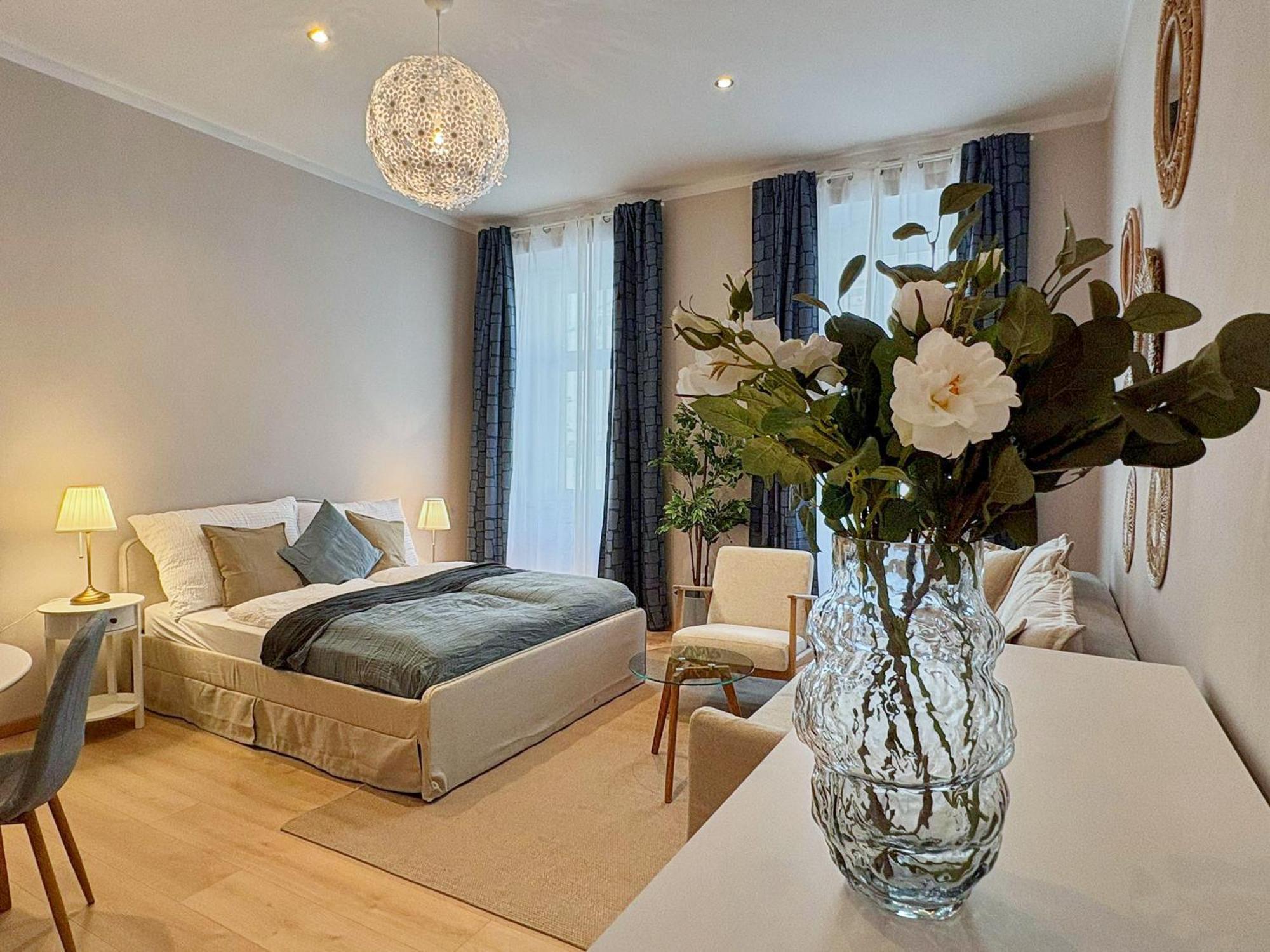 Spacious And Near Metro I Close To Parks I Akh *