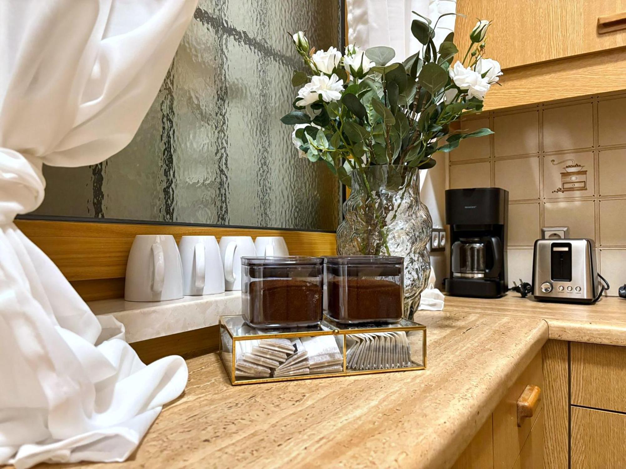 Spacious And Near Metro I Close To Parks I Akh Viena