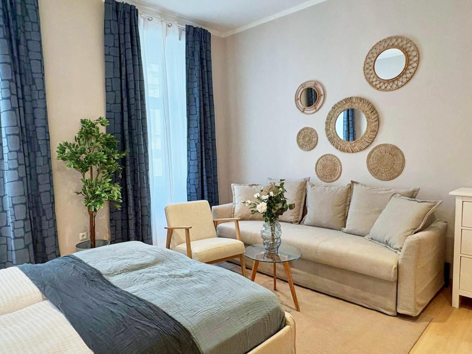 Spacious And Near Metro I Close To Parks I Akh *