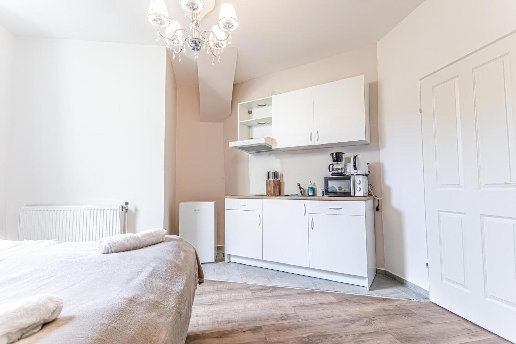 Trendy Near Westbahnhof With Kitchenette & Smart Tv * Wien
