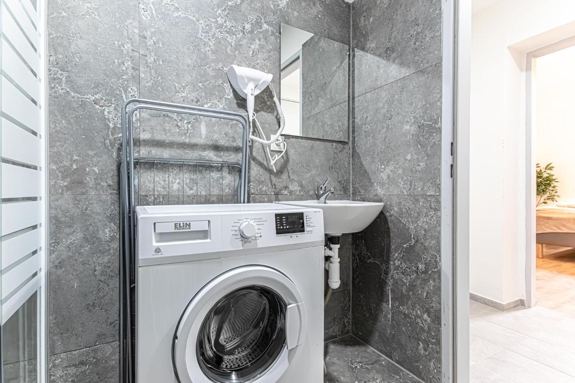 Trendy Near Westbahnhof With Kitchenette & Smart Tv Wien