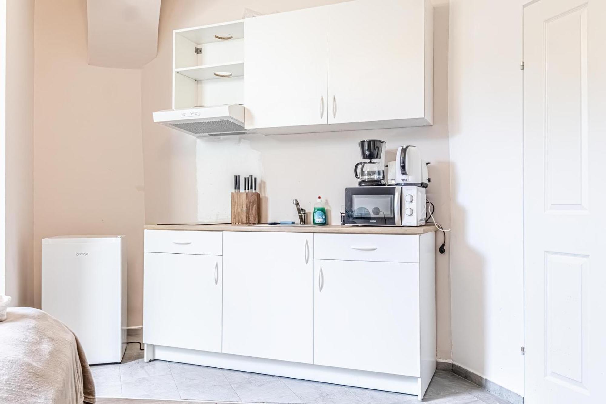 Trendy Near Westbahnhof With Kitchenette & Smart Tv * Wien