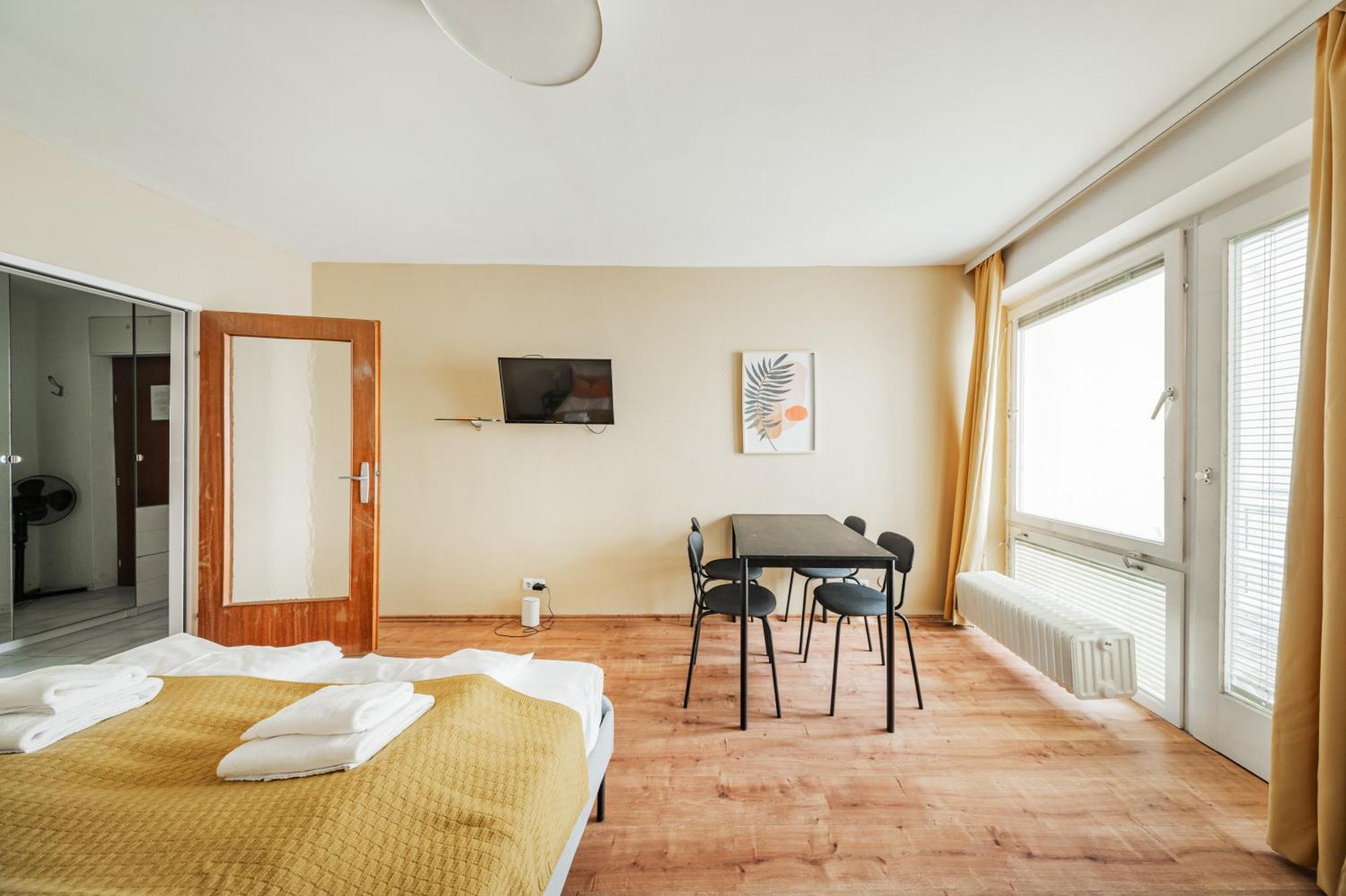 Next To Karlskirche Apartment *