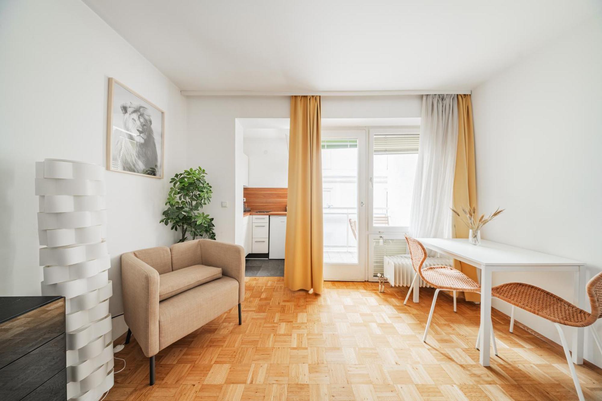 Next To Karlskirche Apartment *