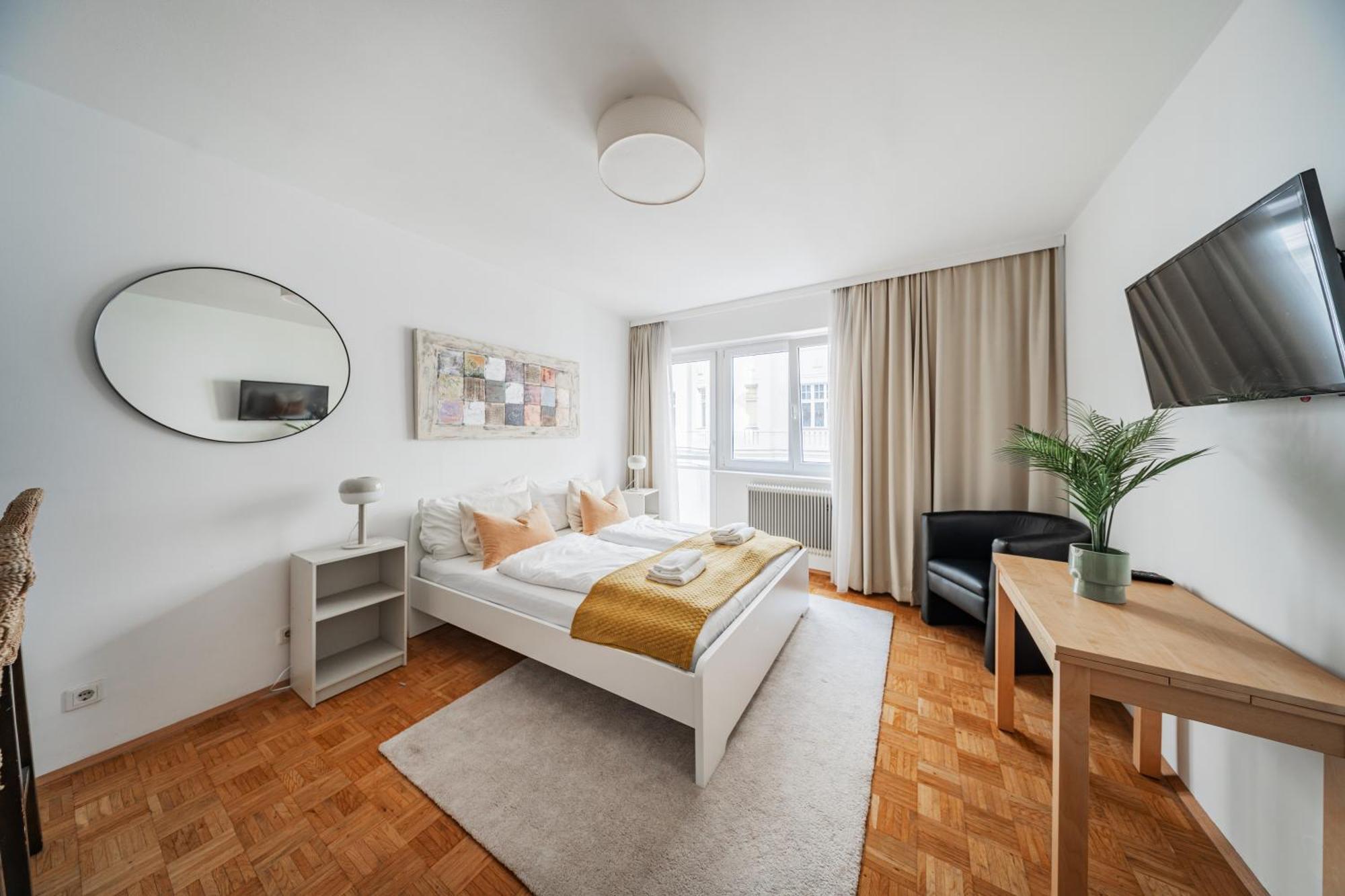 Next To Karlskirche Apartment Vienna