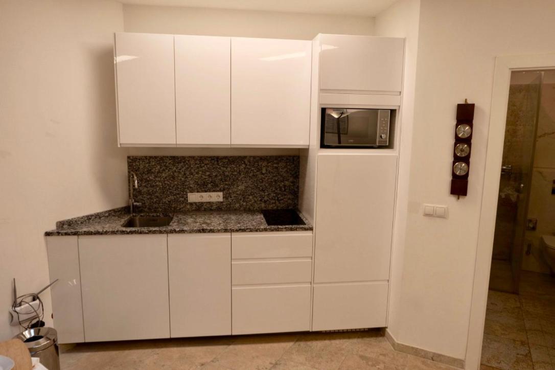 Modern Near Center