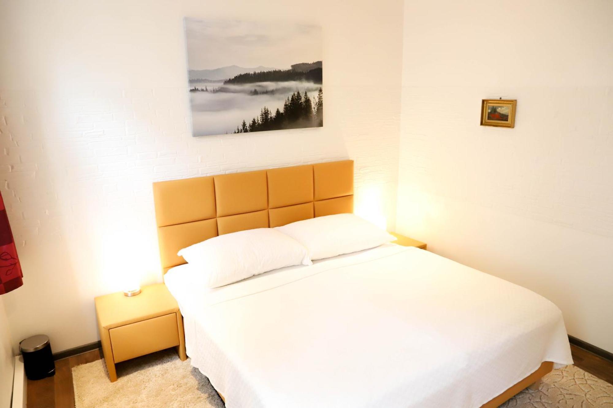 «go West» Guest Hostel *