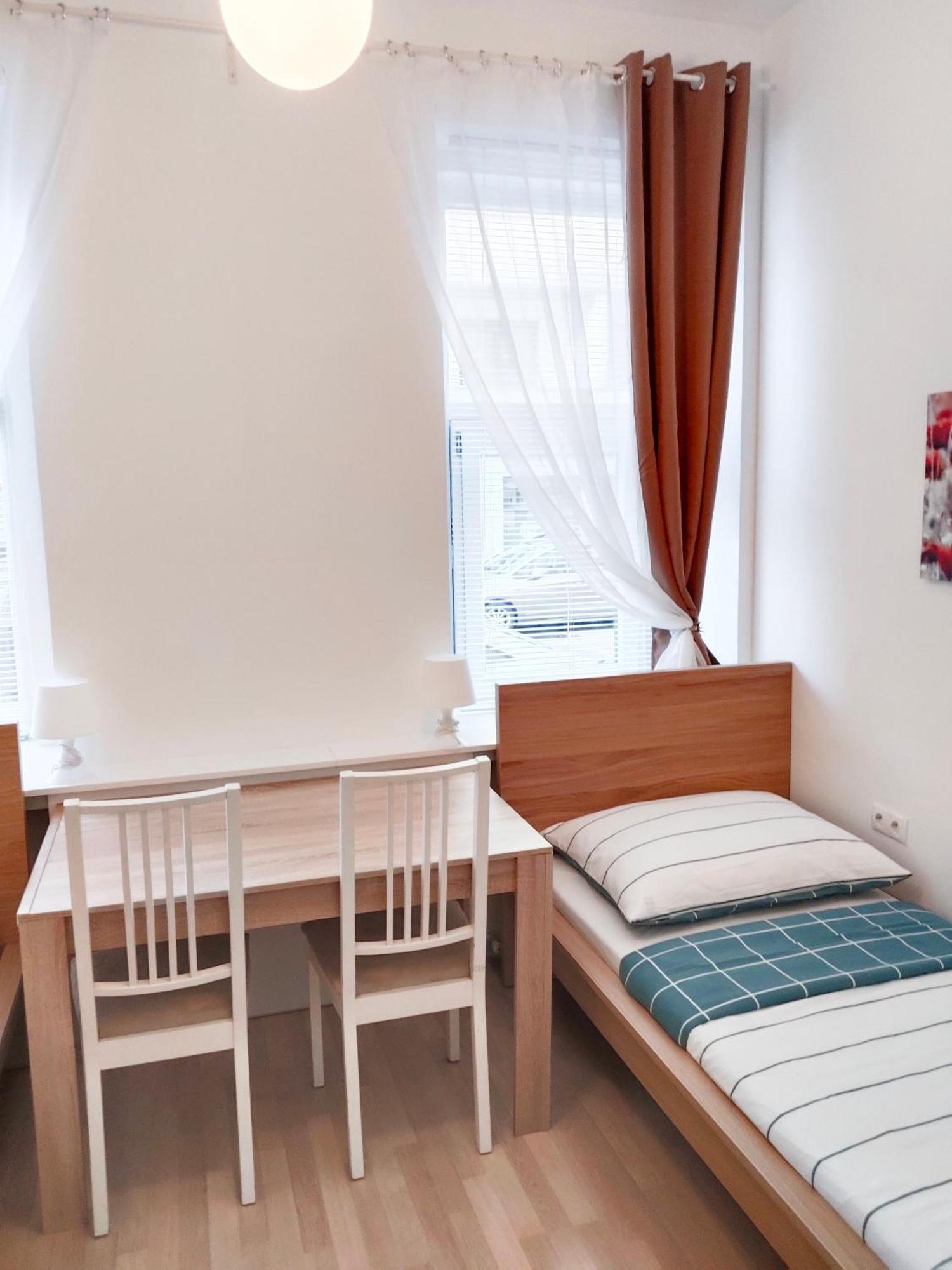 Favorit-rooms Direkt Metro-u1 Connection To Centralstation And City-center Ostello
