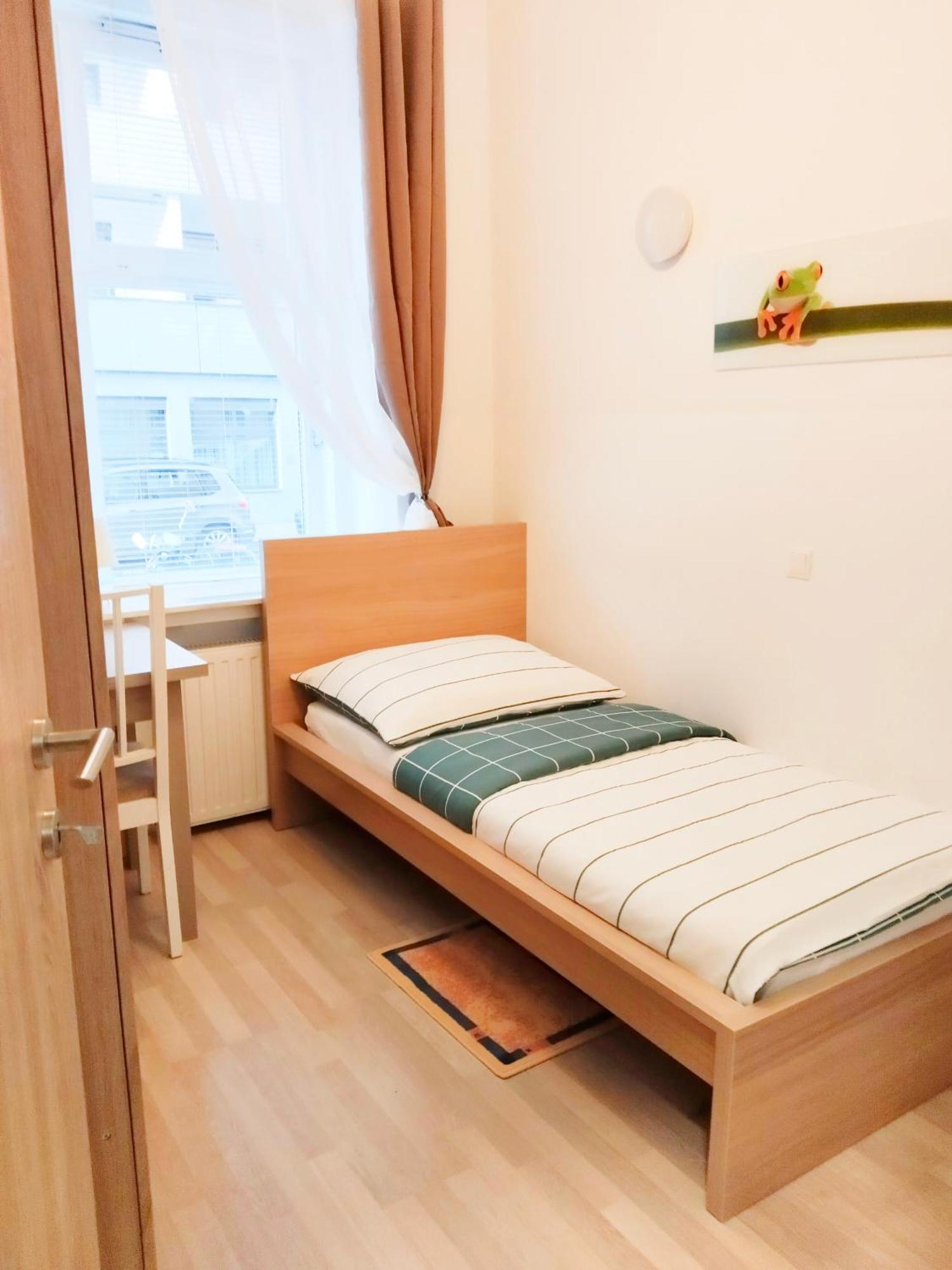 Favorit-rooms Direkt Metro-u1 Connection To Centralstation And City-center Ostello