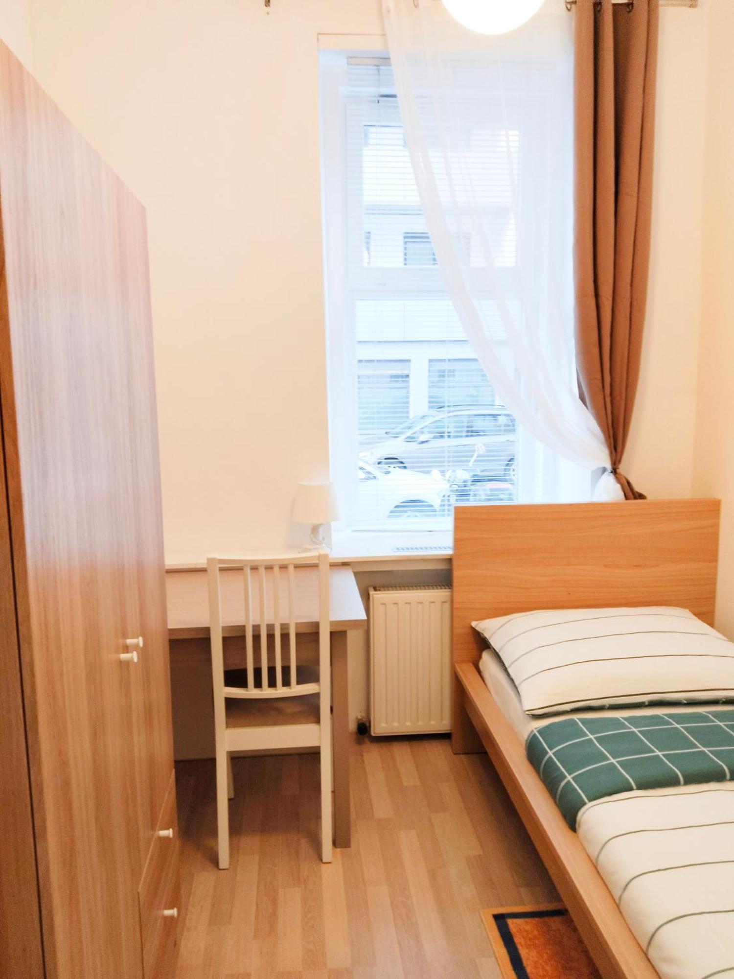 Favorit-rooms Direkt Metro-u1 Connection To Centralstation And City-center Ostello *