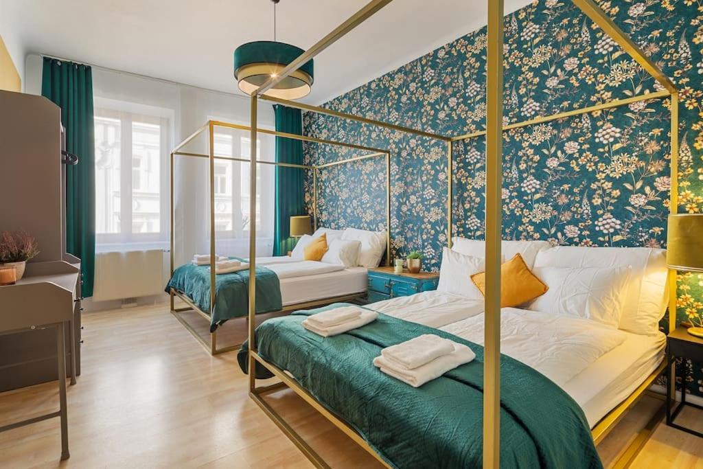Luxury Vintage Vibe * Vienna