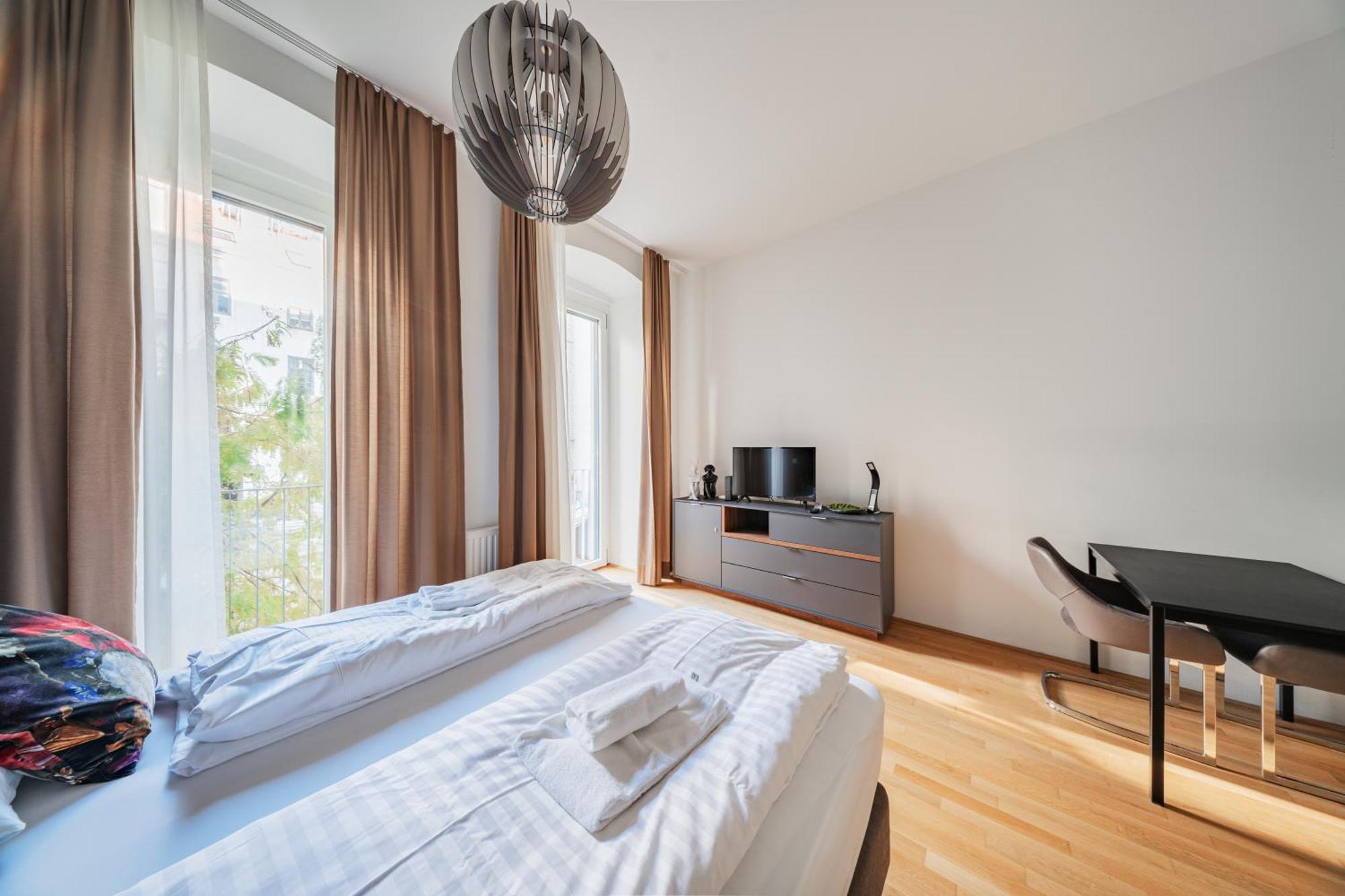 Stylish Nest For 4