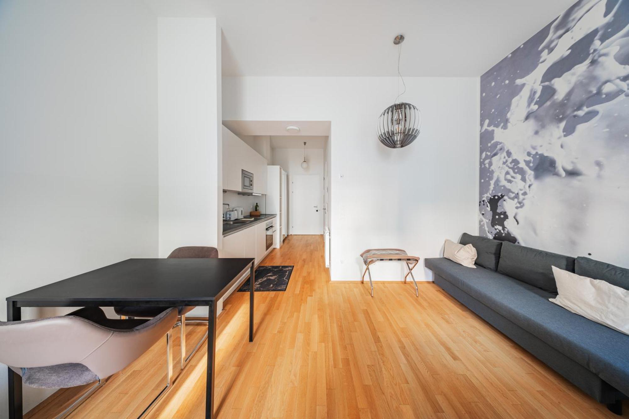 Stylish Nest For 4 *