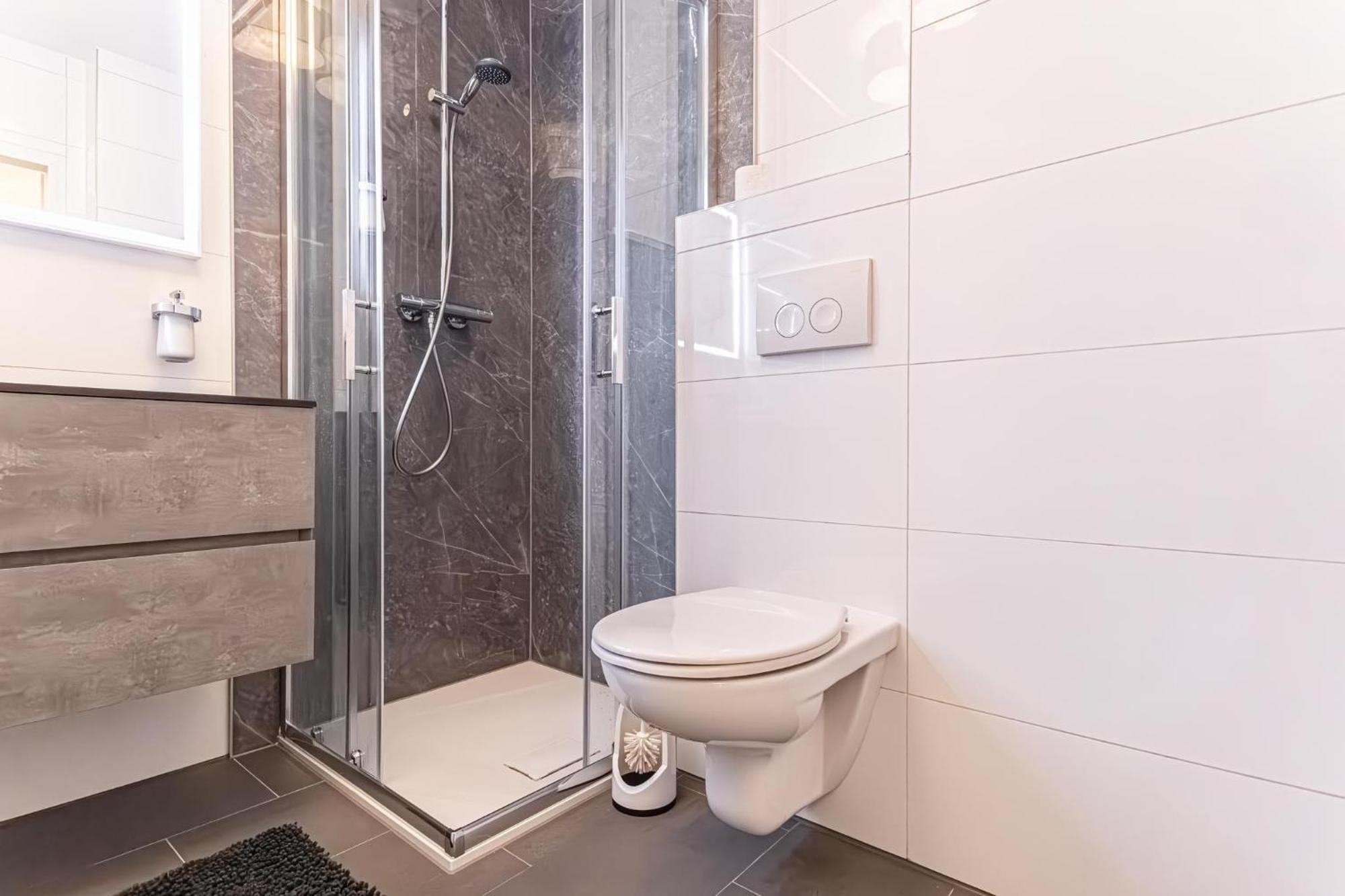 Chic 1br And 1lr In
