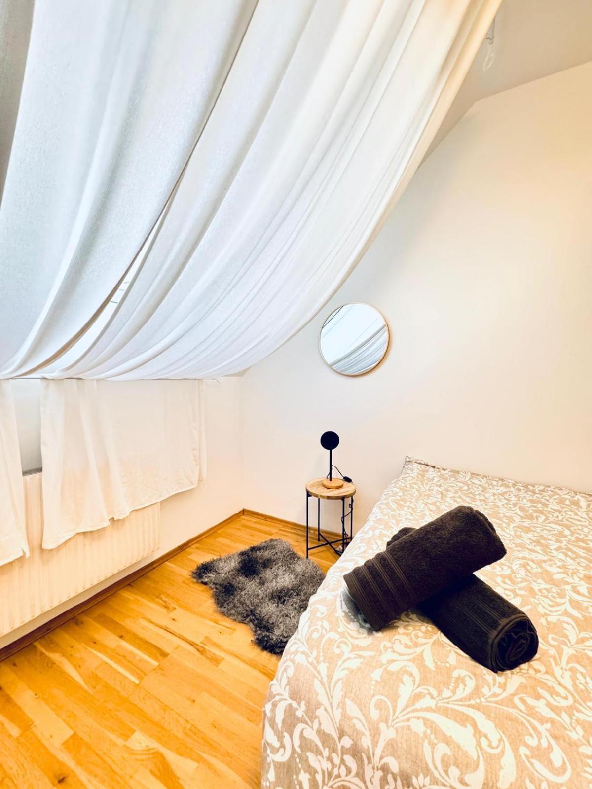In A Shared Apt 6-min Drive To Schoenbrunn Apartment